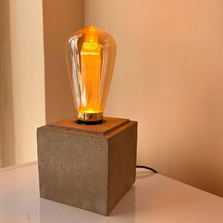 پایه چراغ رومیزی دکوبهار طرح مکعبی