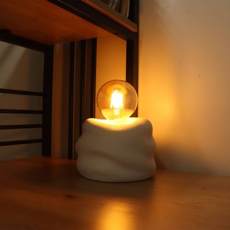 چراغ رومیزی دکوبهار- طرح خامه ای